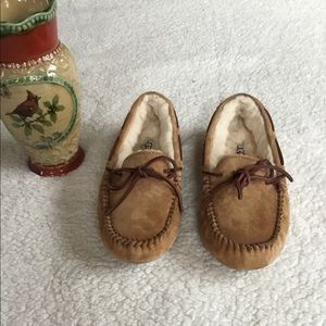Ugg Dakota Moccasins in Chestnut, Size 7